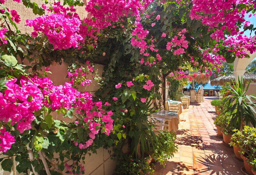 The Boathouse Hotel & Studios  | Fira | Santorini | Greece 16