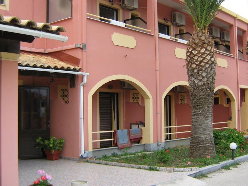 Aparthotel Tzevenos Santorini