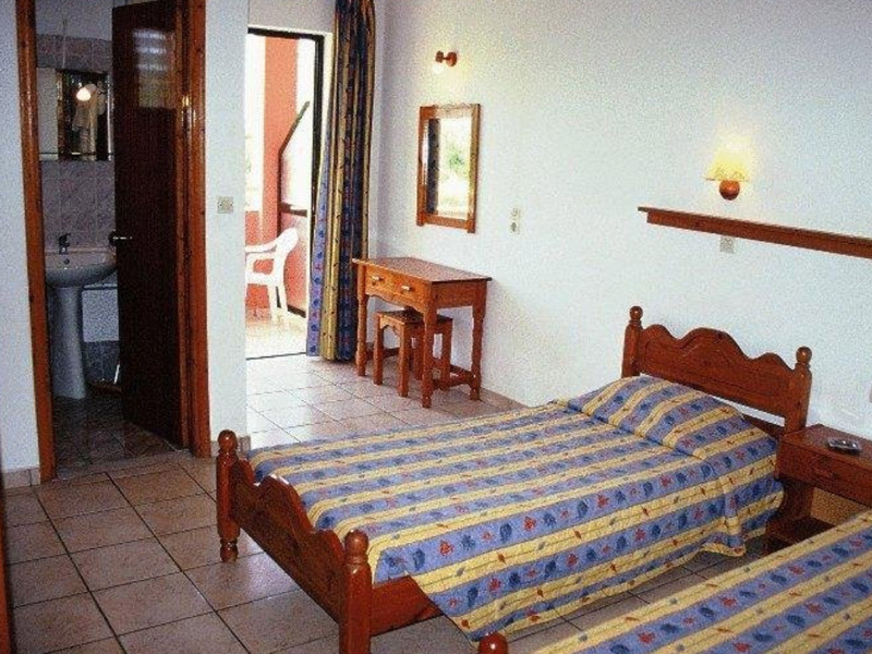 Aparthotel Tzevenos  | Aghios Georgios | Santorini | Greece 1