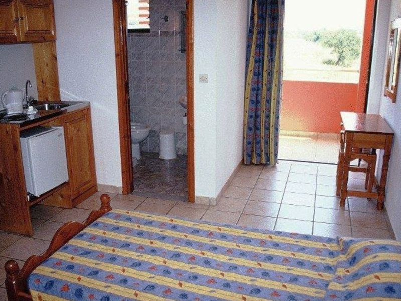 Aparthotel Tzevenos  | Aghios Georgios | Santorini | Greece 6