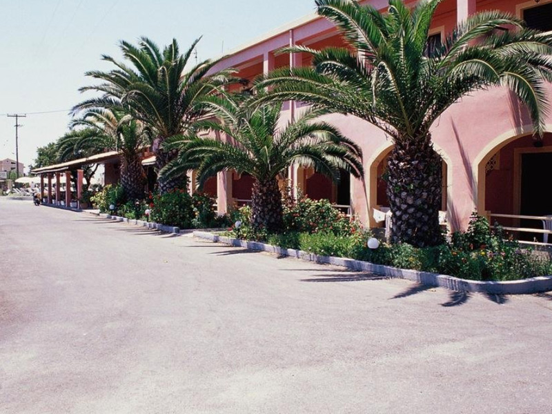 Aparthotel Tzevenos  | Aghios Georgios | Santorini | Greece 9