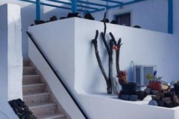 Livadaros Pension  | Karterados | Santorini | Greece 8