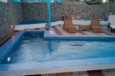 Hotel Villa Rose  | Fira | Santorini | Greece 9