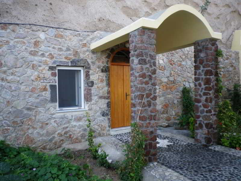 Karterados Beach Apartments Santorini