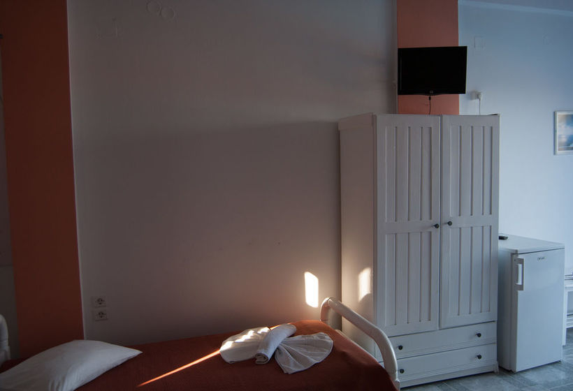 Hotel Villa Michalis  | Vlychada | Santorini | Greece 12