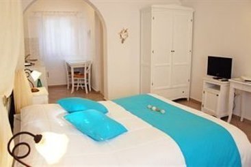 Reverie Apartments  | Firostefani | Santorini | Greece 9