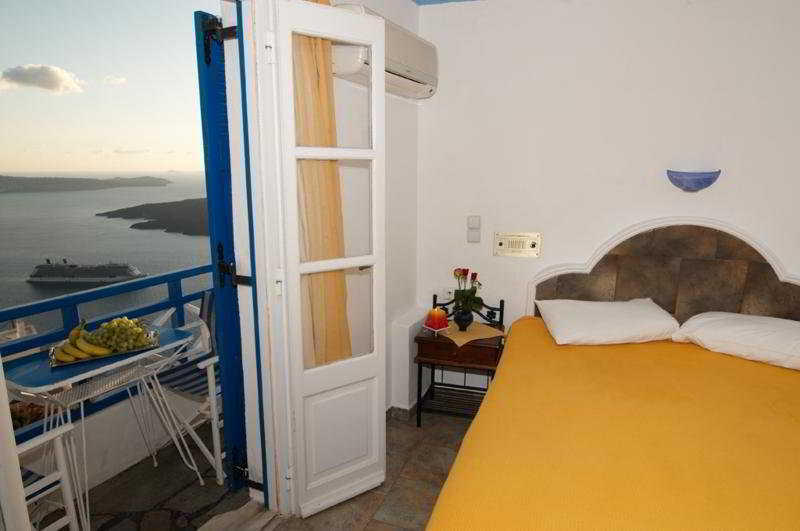 Kafieris Apartments on the Cliff Firostefani Santorini