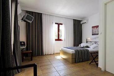 Kallisti Villas  | Fira | Santorini | Greece 10