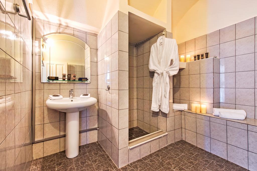 Golden Grey Goose  | Santorini | Santorini | Greece 15