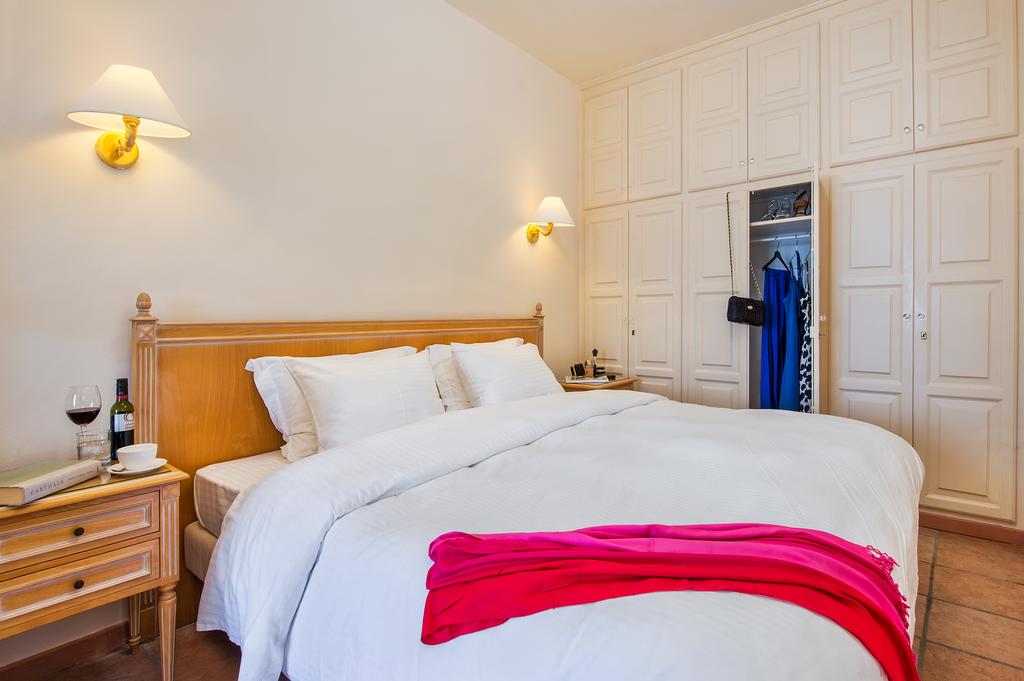 Golden Grey Goose  | Santorini | Santorini | Greece 20