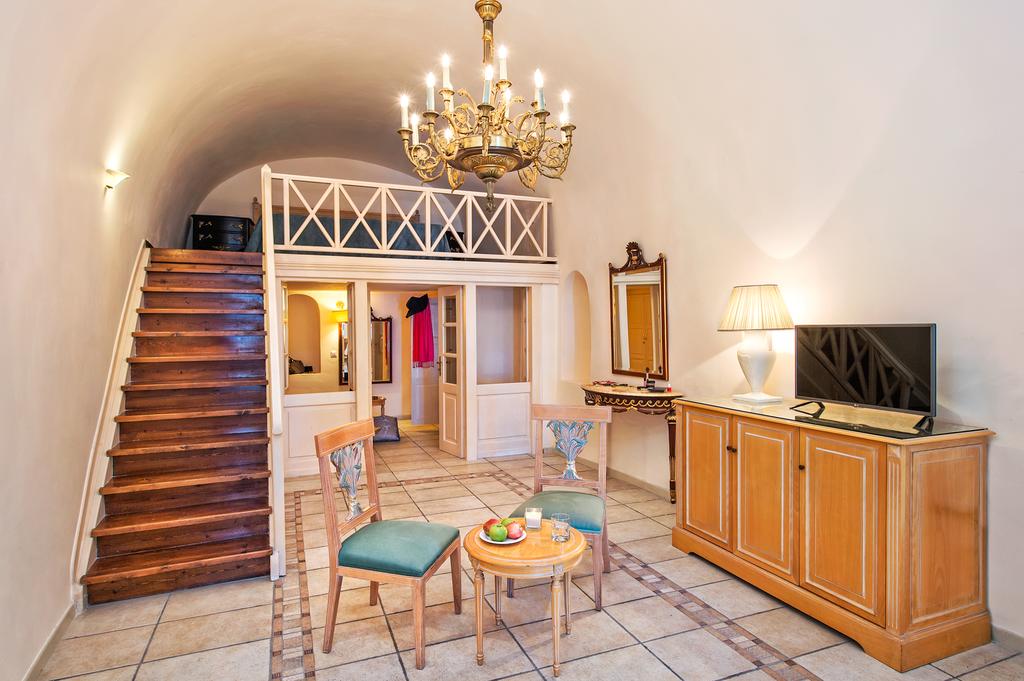 Golden Grey Goose  | Santorini | Santorini | Greece 4