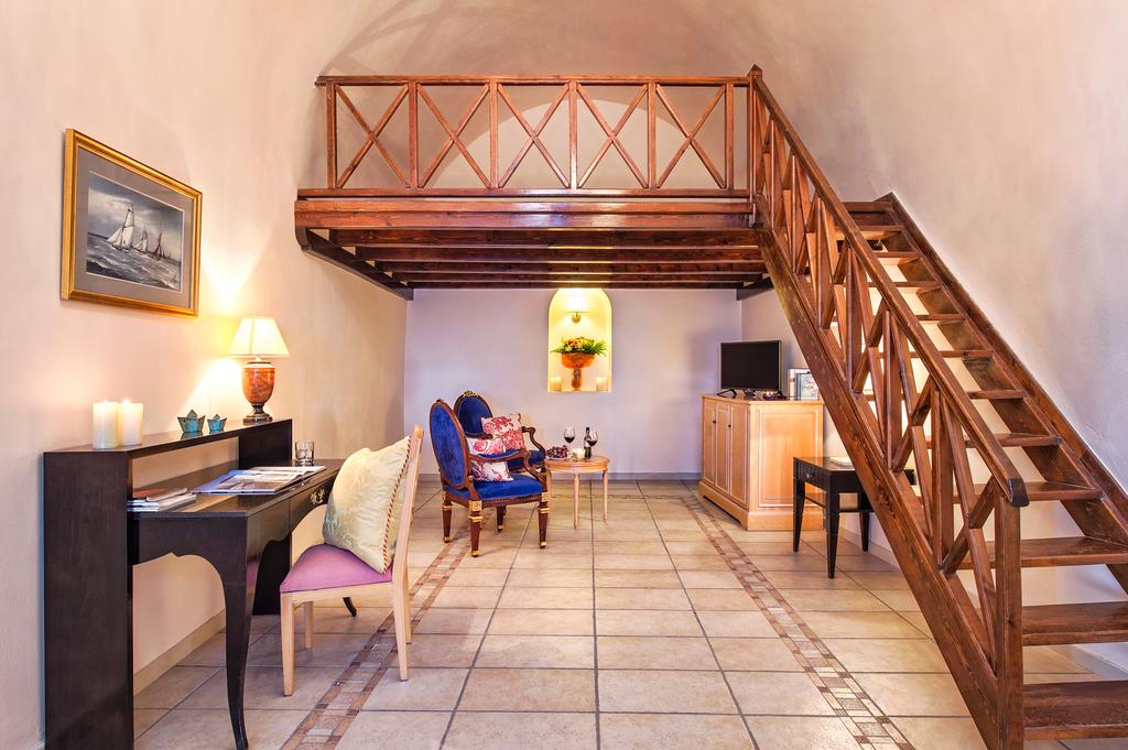 Golden Grey Goose  | Santorini | Santorini | Greece 5