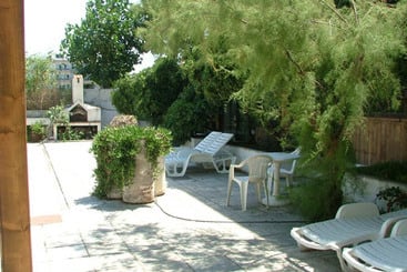 Hotel Pension Tzitzifies  | Agia Triada | Thessaloniki | Greece 3