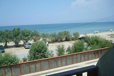 Hotel Pension Tzitzifies  | Agia Triada | Thessaloniki | Greece 4