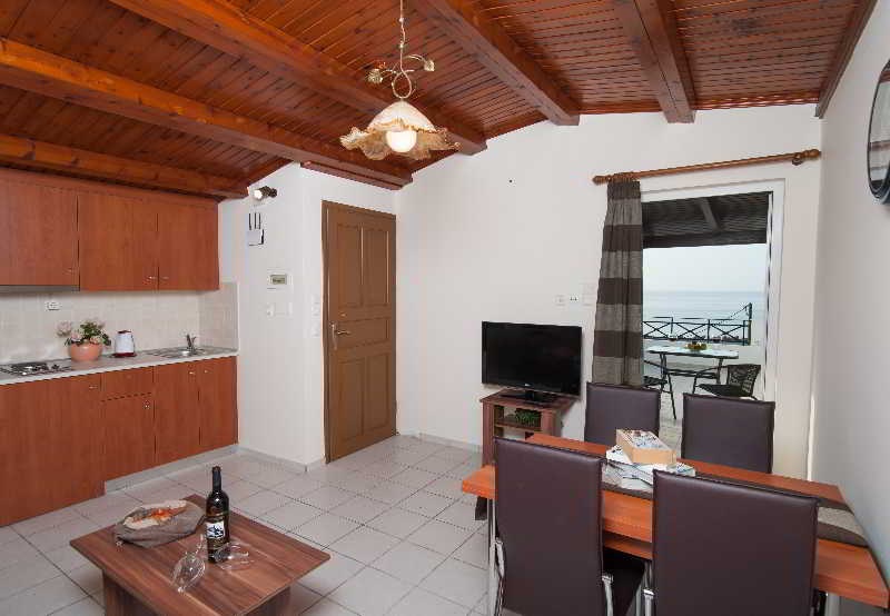 Hotel Castello Apartments  | Panormos | Crete | Greece 3