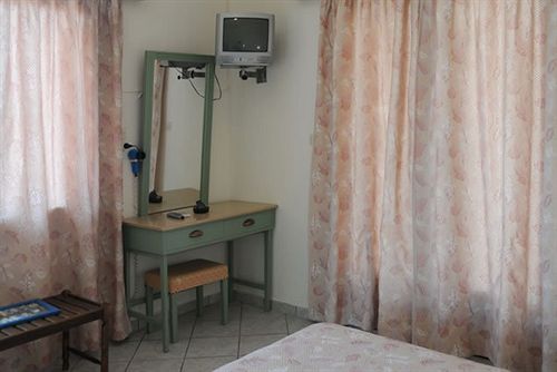 Hotel Karyatides  | Aegina | Saronic Islands | Greece 4