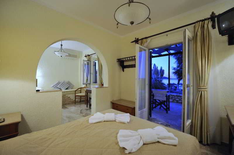 Hotel Contaratos Beach  | Naousa | Cyclades | Greece 3