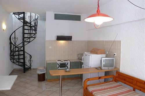 Hotel Esperides Maisonettes Apartments  | Aegina | Saronic Islands | Greece 10