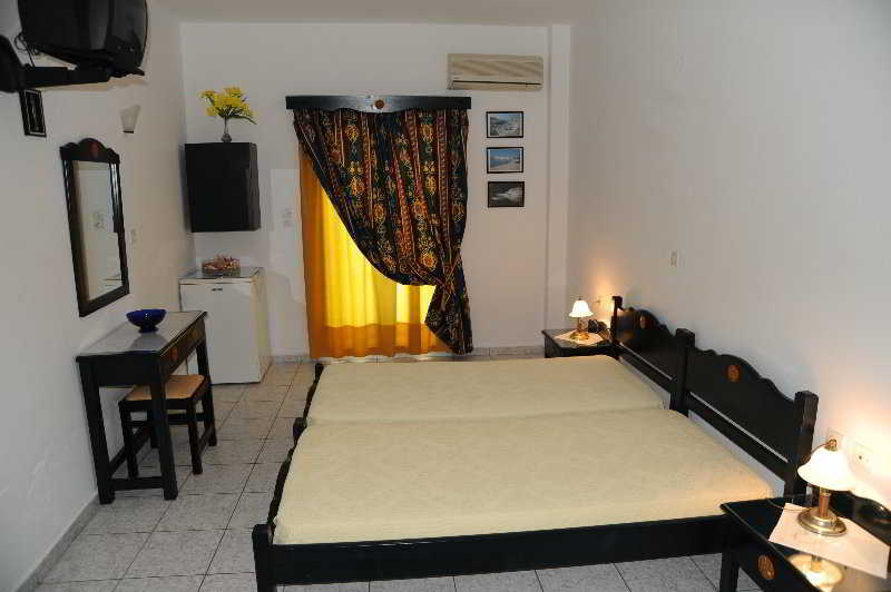 Hotel Anna Zisimos Rooms  | Milos | Cyclades | Greece 3