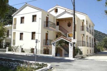 Alexatos Studios & Apartments  | Agia Efimia | Kefalonia | Greece