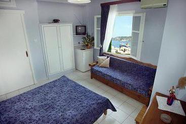 Hotel Pefkakia Park Rooms  | Ermoupolis - Siros Island | Cyclades | Greece 3