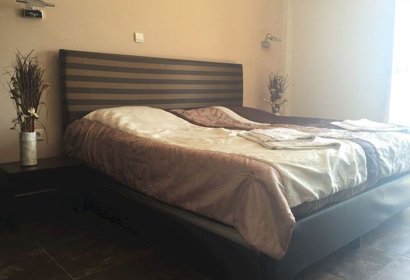 Hotel Ulrika Islas Sarónicas