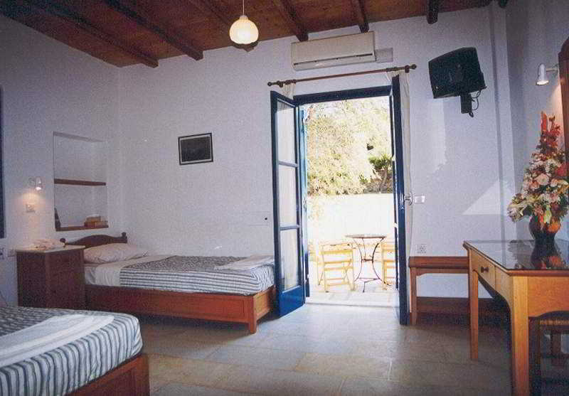 Hotel Far Out Village Milopotas