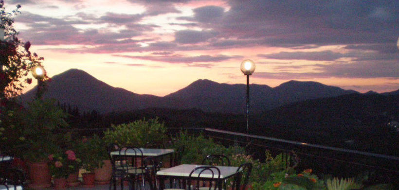 75 Steps Apartamentos Messongi Corfu