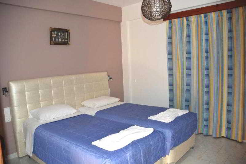 Hotel The Waves Studios Apartments  | Acharavi | Corfu | Greece 4