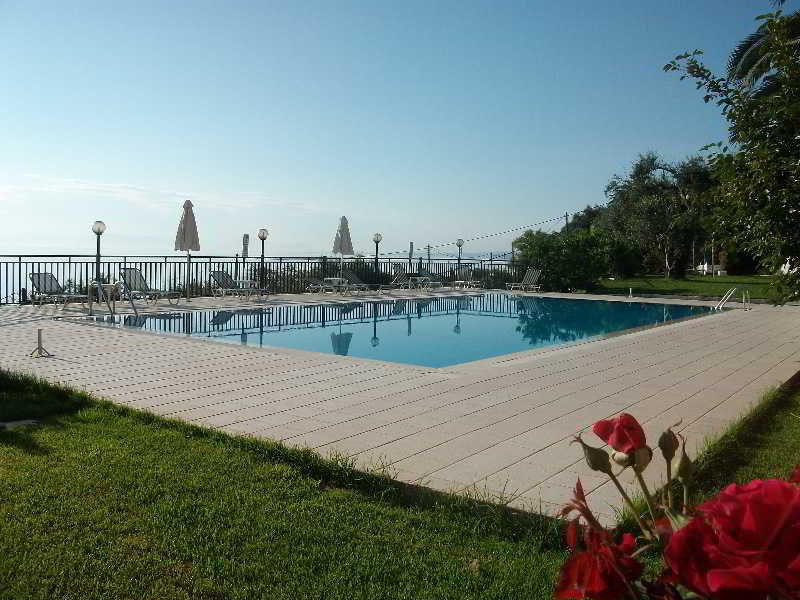 Aronis Apartments  | Benitses | Corfu | Greece 4