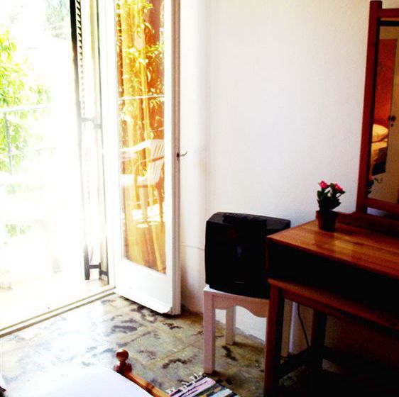 Avra Budget Beach Hotel  | Benitses | Corfu | Greece 6