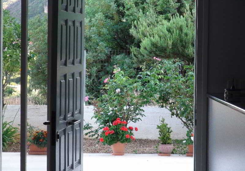 Filoxenia Hotel & Apartments  | Poros | Kefalonia | Greece 2