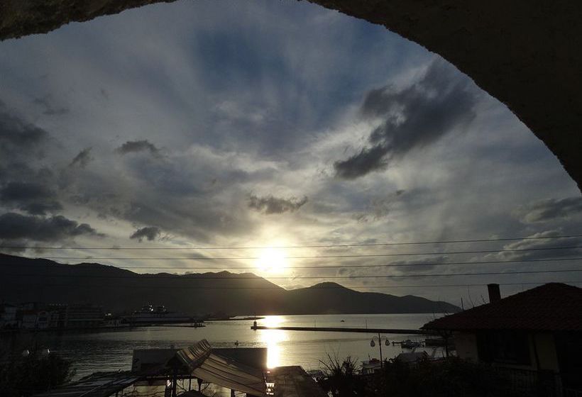 Captain's Beach Boutique Apartments