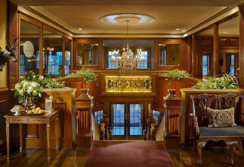 Hotel Mirror Lake Inn