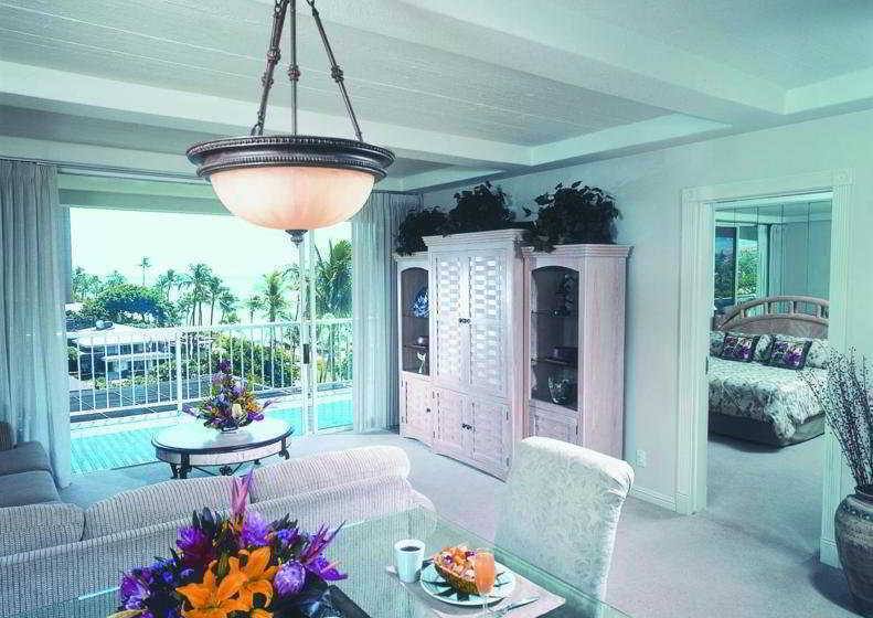 Hotel The Whalers on Kaanapali Beach 