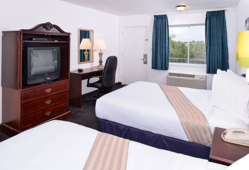 Hotel Travelodge Clearwater Central  | Clearwater | Florida | United States 12