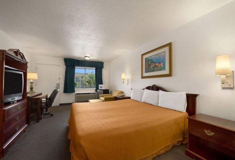 Hotel Travelodge Clearwater Central  | Clearwater | Florida | United States 2