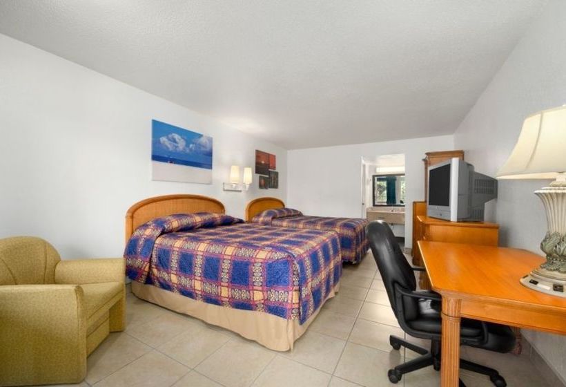 Hotel Travelodge Clearwater Central  | Clearwater | Florida | United States 3