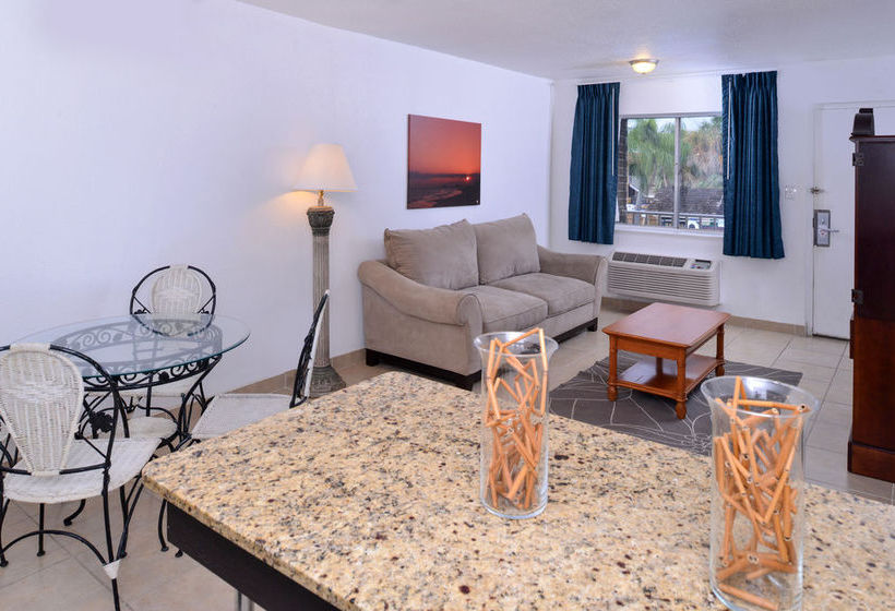 Hotel Travelodge Clearwater Central  | Clearwater | Florida | United States 8