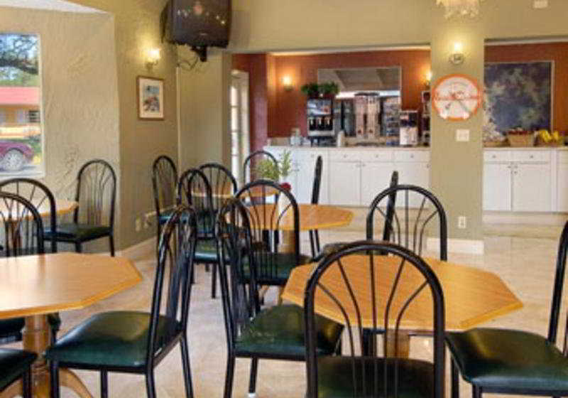 Hotel Howard Johnson Express Inn -Historic St Augustine  