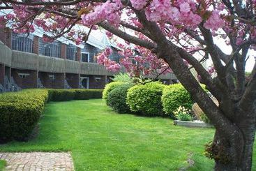 Hotel Baron's Cove Inn  