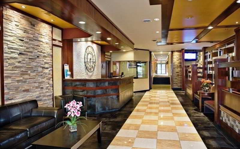 Clarion Hotel La Guardia Airport 