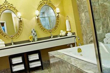 The Del Monte Lodge Renaissance Rochester Hotel & Spa 