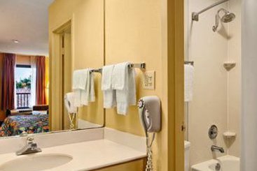 Hotel Baymont Inn & Suites Pensacola  | Pensacola | Florida | United States 1