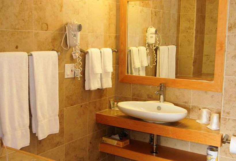 Hotel Naniloa Volcanoes Resort  | Hilo | Hawaii | United States 10