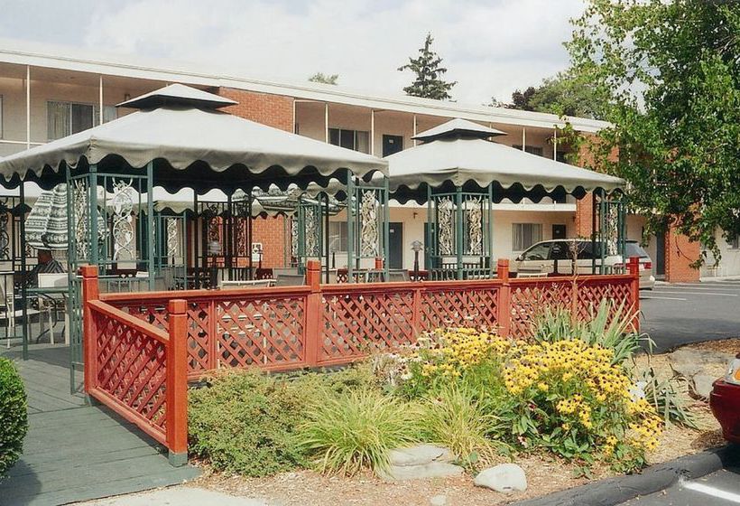 Hotel Meadow Court Inn 