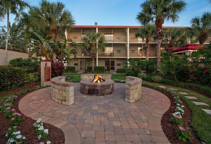 Hotel Red Roof Inn & Suites Naples  | Naples | Florida | United States 3