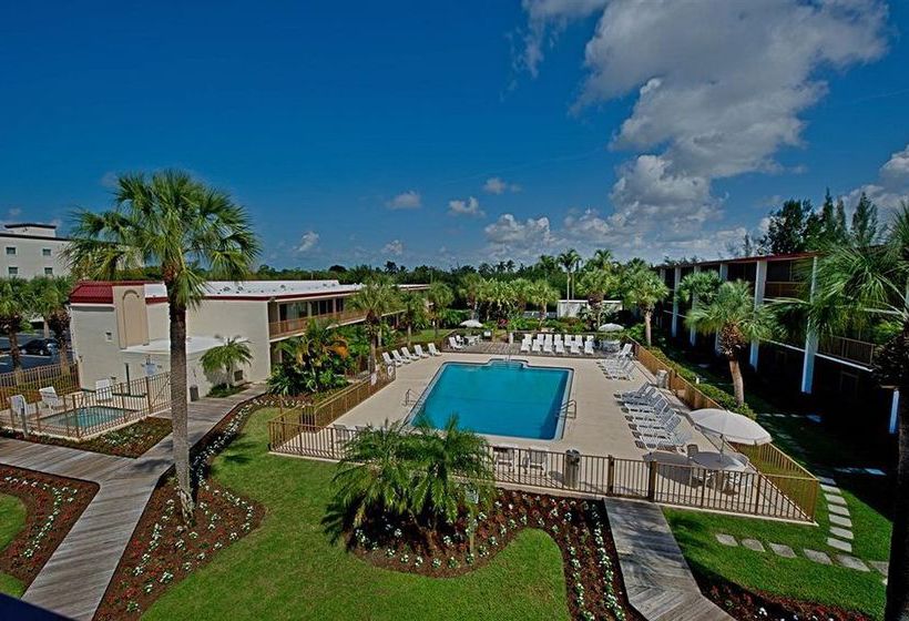 Hotel Red Roof Inn & Suites Naples  | Naples | Florida | United States 7