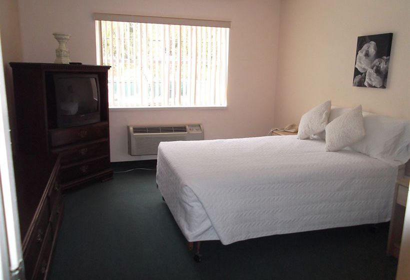 Hotel Collegiate Village Inn  | Tallahassee | Florida | United States 2