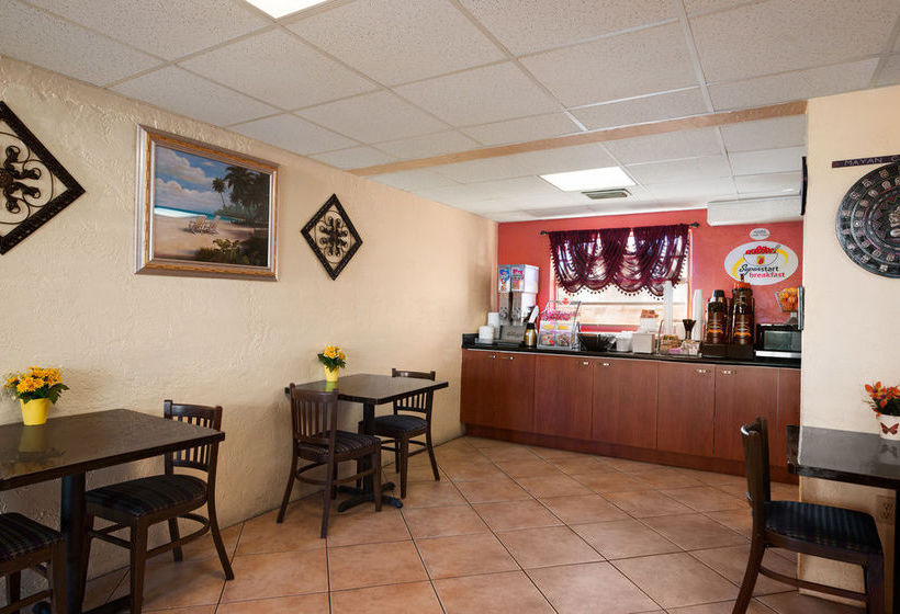 Hotel Super 8 Bradenton Sarasota Area  | Bradenton | Florida | United States 15